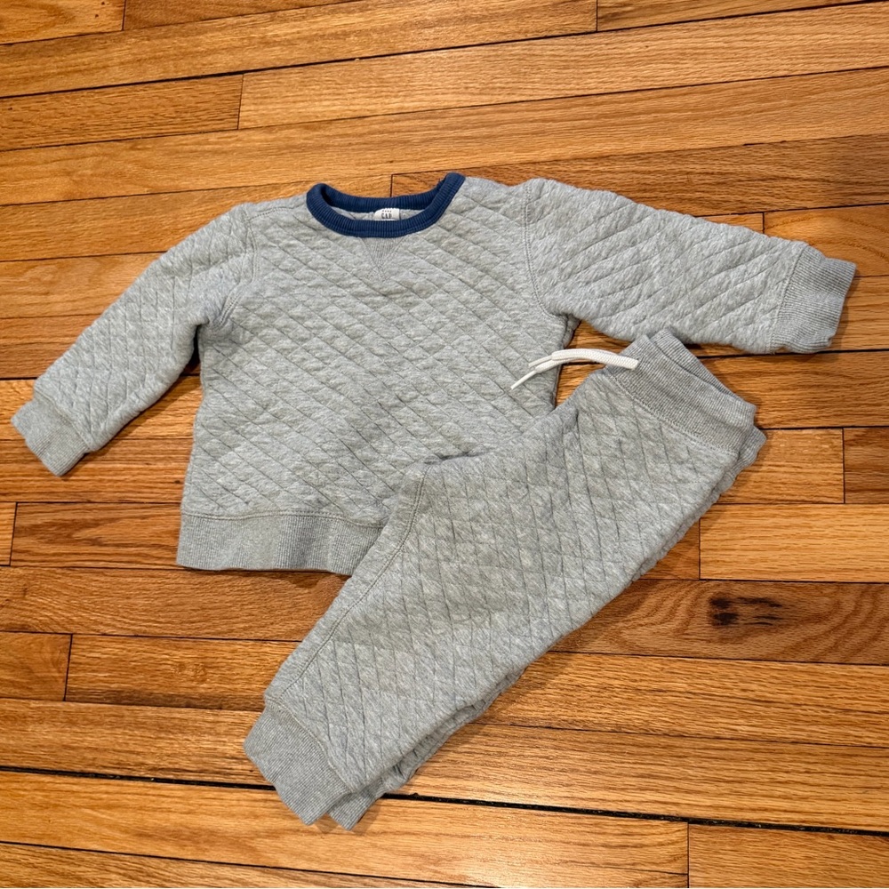 GAP Kids Gray Quilted Sweat Outfit